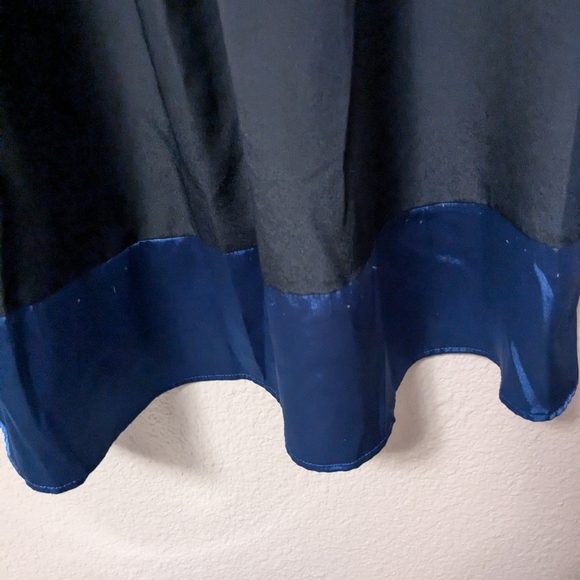 Simply Vera Wang Navy and Blue Silky Long Sleeve Top Blouse Tunic Sz. M - Picture 3 of 8